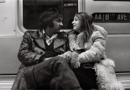 mymodernmet:Discreet Photos of NYC Subway Riders in the 1970s...