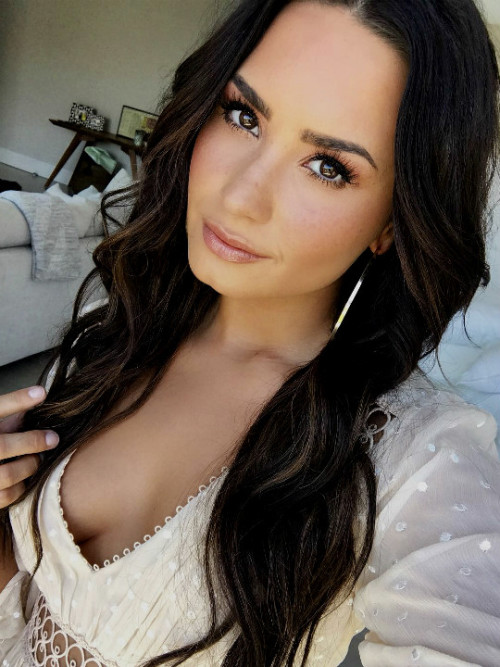 demetria lovato.  - Página 37 Tumblr_pbjmw2sqZm1u6sj2lo1_500