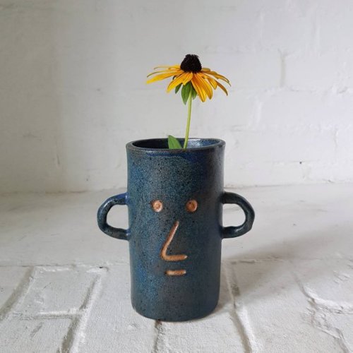 figdays:“Speckled Clay Face” Vase //HarrietChealCeramics