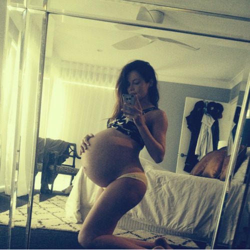 pregnantteens:Pregnant teen selfie.When Dino gets her set of...