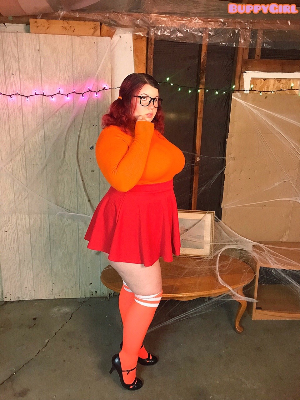 buppygirl:

You wouldn’t ever take advantage of a lost and now visually impaired Velma, right??…•...