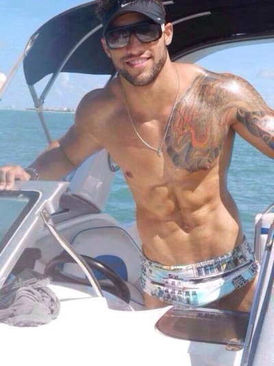 I wanna party on his boat this summer!