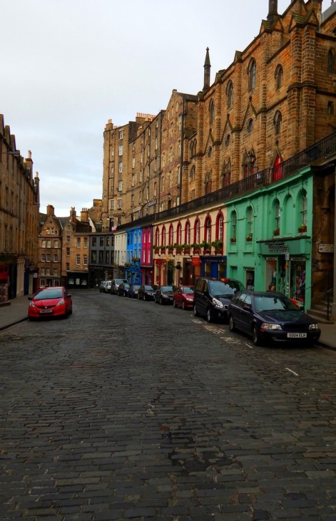 fuckitandmovetobritain:Edinburgh-for more  of my UK shots and...