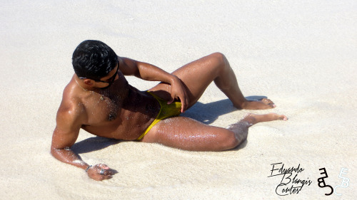 speedomor:tangateen:latinohot12:Sexy latin beach...