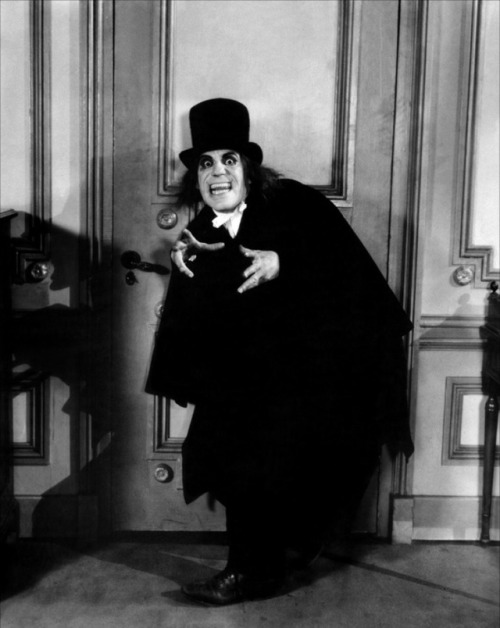 vampsandflappers:Lon Chaney Sr in a promotional photo for the...