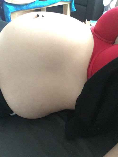 fionasfat:Trying to suck in after being stuffed is easier said...