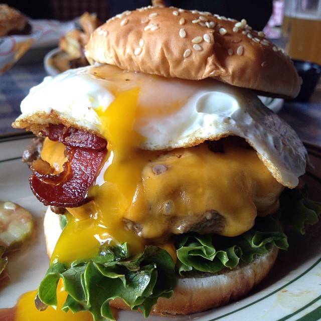 Yummy Foooooood - Bacon & Egg Cheeseburger