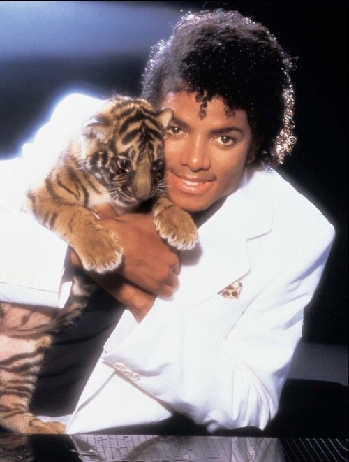 xtechnicolorclimax:Thriller is now 33x Platinum. 33....