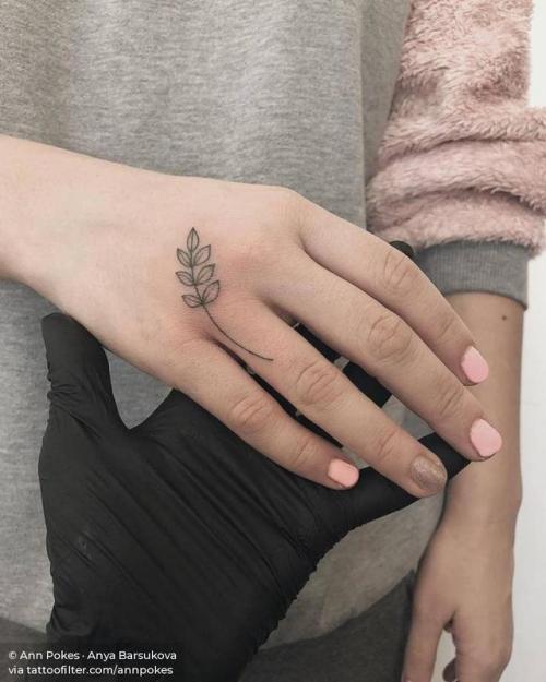 By Ann Pokes · Anya Barsukova, done at Sasha Tattooing Moscow,... annpokes;facebook;finger;hand poked;hand;leaf;nature;small;twitter