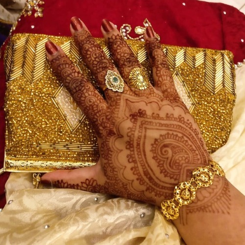 hennamendhi:Wedding blingHandsonhenna.comFollow me on...