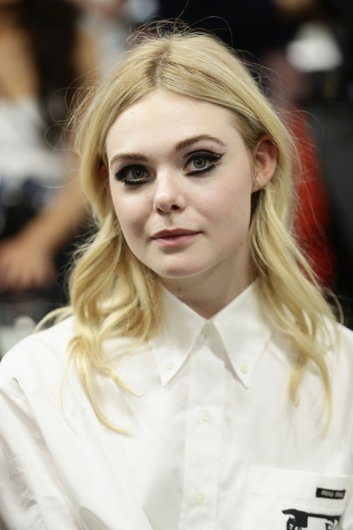 eleventh-elle-fanning:Fashion Show Backstage