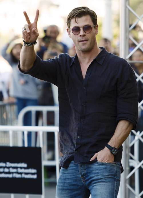 henryscavills:CHRIS HEMSWORTHarriving at the 66th San Sebastian...