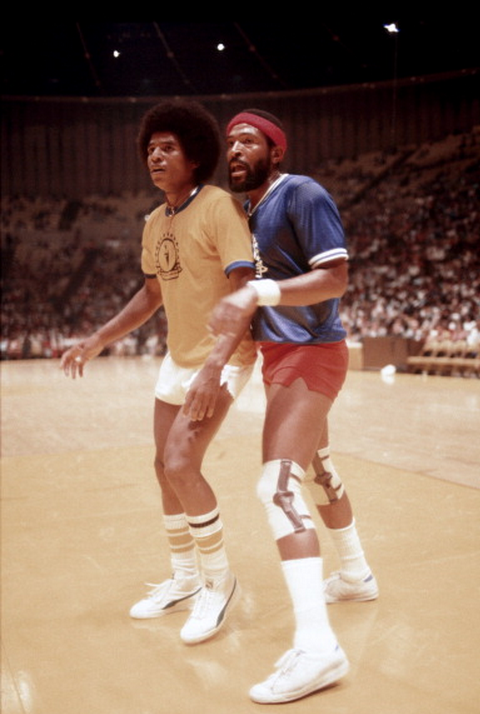 twixnmix:Marvin Gaye and Jackie Jackson play in a celebrity...