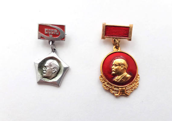 Vladimir Lenin dangling pins
In my shop: https://etsy.me/2jz8HBv