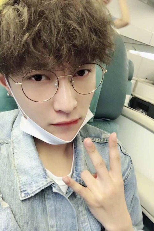 xingelic:Fav Yixing 2017 1/? [selfies] 