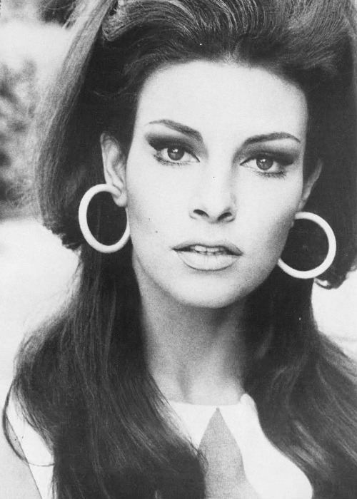 Raquel Welch photographed by Ugo Mulas, US Vogue -... : Ladies of The 60s