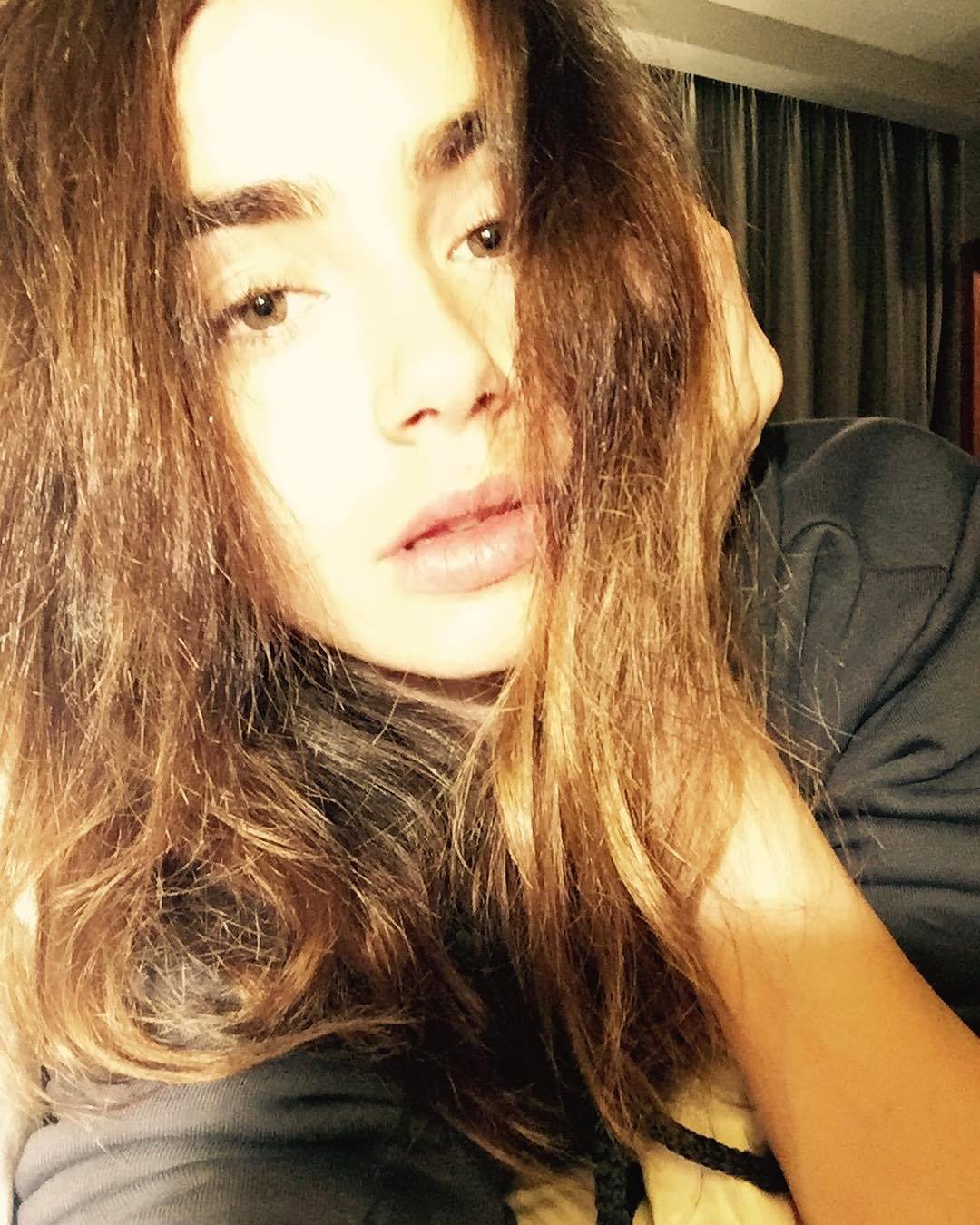 Lily Collins Takes Makeup-Free Selfie, Proves She’sSuperhuman recommendations Lily Collins Takes Makeup-Free Selfie, Proves She’sSuperhuman recommendations