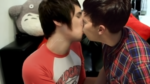 Dan And Phil Kiss Tumblr
