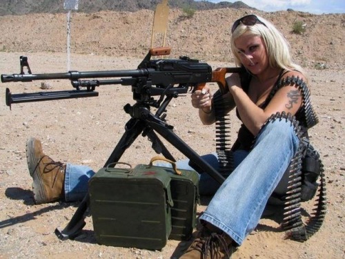 babe-with-gun:Babe With Gun