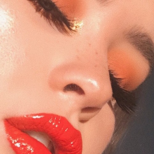 makeupadicts:R E T R O R E D