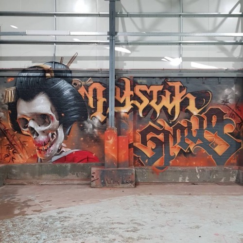 skush-uk:Mystik & SmugMore Smug