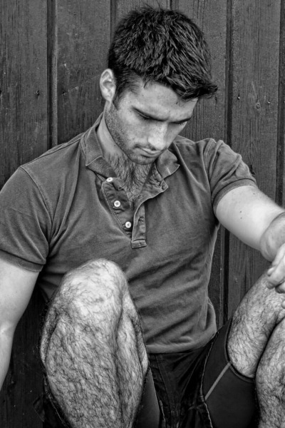 Hairy legs and a hairy chest really enhances a guy’s masculinity. HOT!