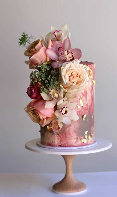 Beautiful maroon color wedding cake