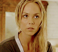 Laura vandervoort gif Laura vandervoort gif