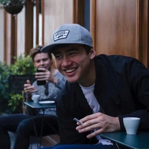 calumspeachy:Calum being his cute self for @calumsababe...