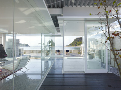 Glass House for Diver / naf architect  design