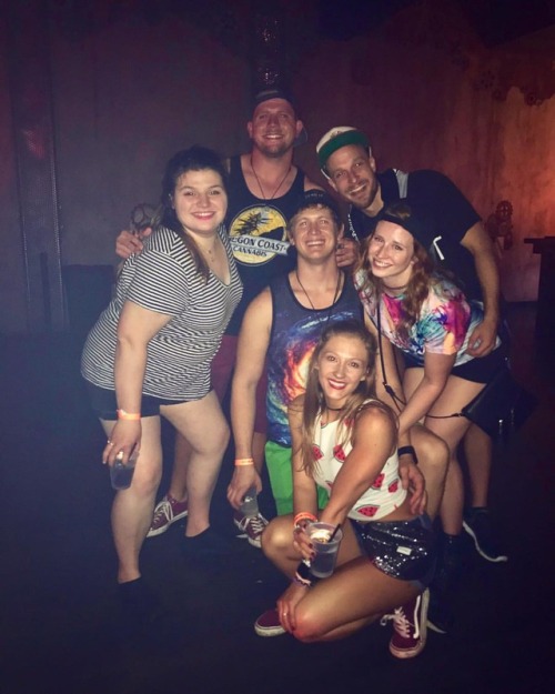 @twofriendsmusic was amazing with these five friends 