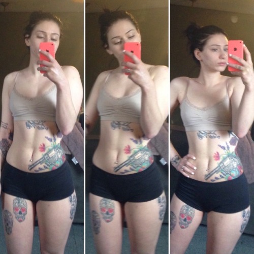 prettypensyl:prettypensyl:My abs are finally trying to be...