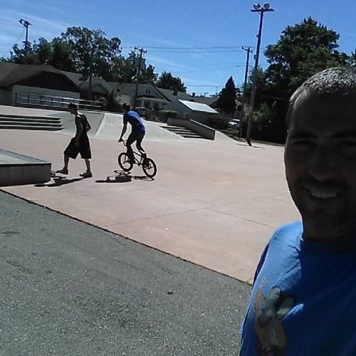 Good times, great locals (at Anderson Skatepark)