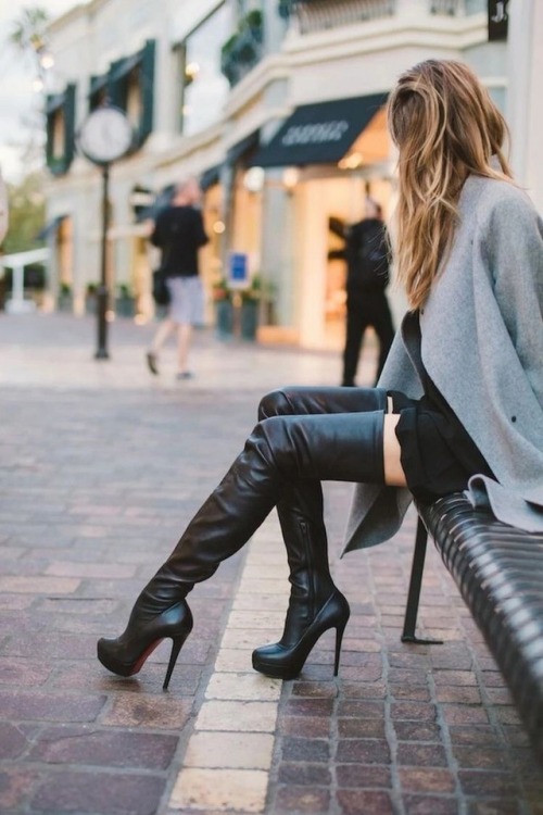 greatlegsandhighheels:Taking a break before tackling the last...