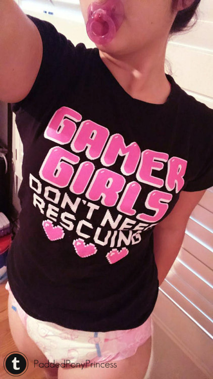 paddedponyprincess:Gamer Girls DON’T need rescuing ;) But this...