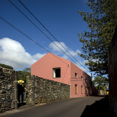 Pink House / Mezzo Atelierph: Fernando Guerra