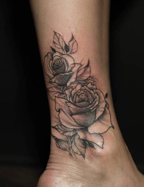 By Catalina Bugni Epszteyn, done at Meatshop Tattoo, Barcelona.... flower;cattattooing;rose;ankle;facebook;nature;twitter;medium size;illustrative