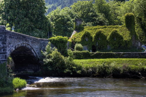 Llanwrst Snowdonia North Wales ivy cottage river conwy