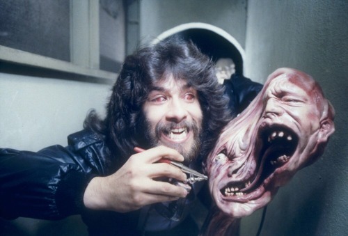 trash-fuckyou:Rob Bottin on the set of THE THING