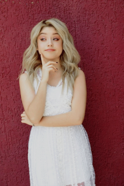 תוצאת תמונה עבור karol sevilla de punta