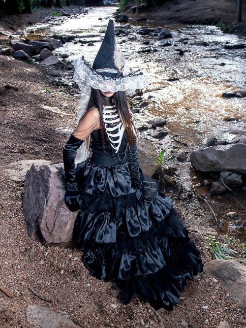 sosuperawesome:Hat Pins / Halloween Witch Hats / Victorian...