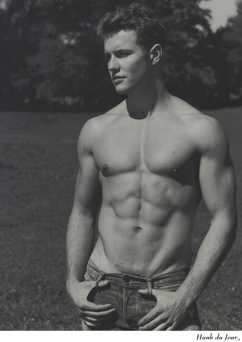 Your Hunk of the Day: Sam Moore http://hunk.dj/7309