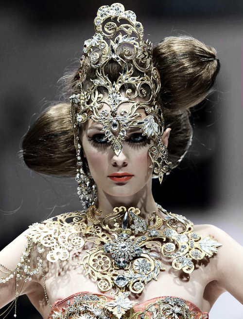 guopei:Guo Pei- F/W 2013 Up Close