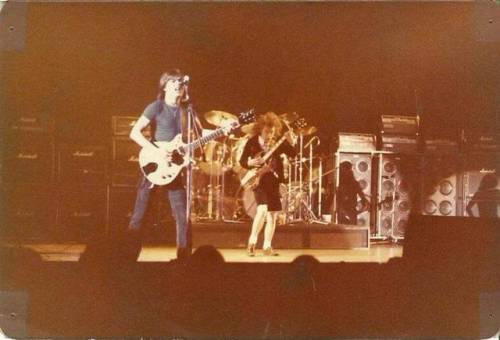 ride-on-bon:AC/DC in Corpus Christi, Texas