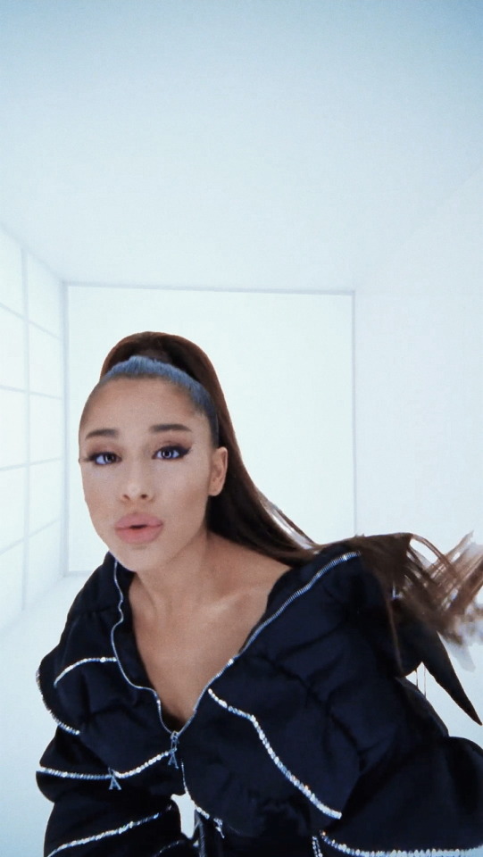 Ariana Grande In My Head Music Video Lockscreens