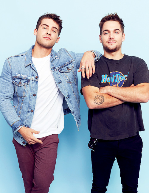 ludi-lin:Cody Christian & Dylan Sprayberry pose for a...