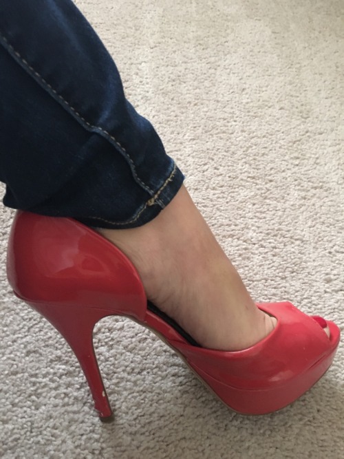 high heel pumps on Tumblr