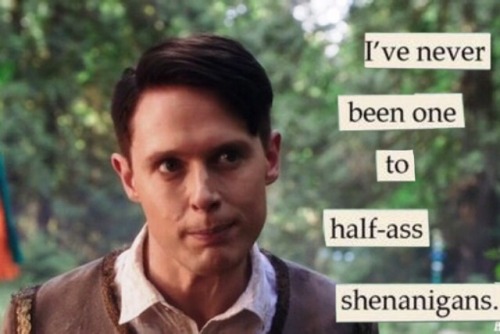 the-greenman-cometh:Dirk Gently + troubled birdsHi I’m new...