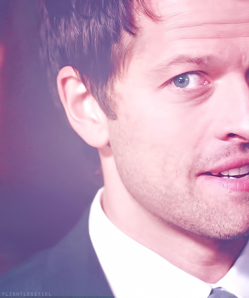 stardustcas:The way Cas and Dean look at each other in 9x09.