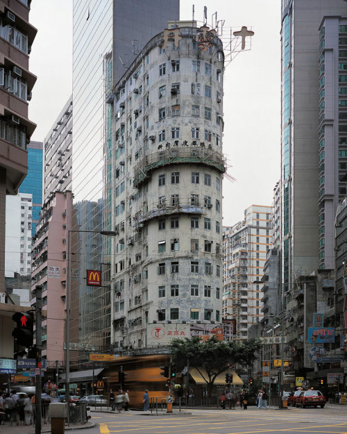 stoweboyd:chroniclesofamber:In “Hong Kong Corner Houses,” the...